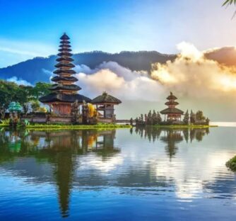 Jóga na Bali: Spojení s Přírodou a Sebou Samým Cestování je skvělým způsobem, jak se dostat blíž k přírodě a zároveň k sobě samému. A když k tomu přidáme jógu, jógu na Bali, stane se zázrak.